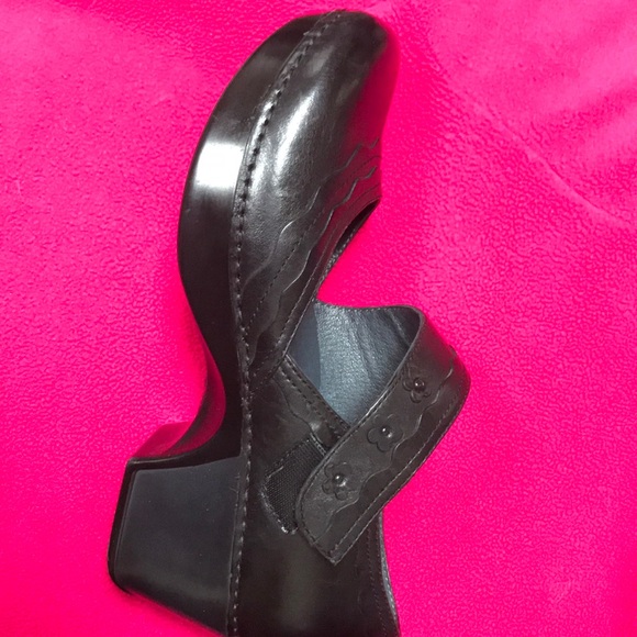 Clogs - Picture 2 of 4